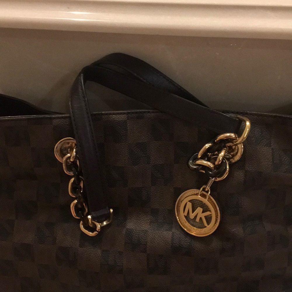 Large Michael Kors Tote - Picture 3 of 8